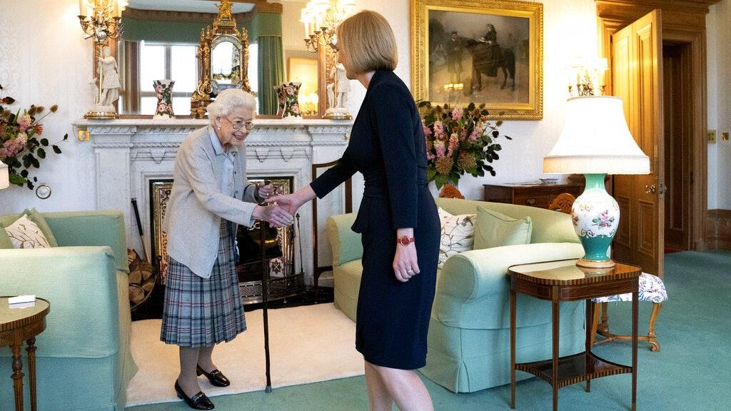  英国女王6日在苏格兰巴尔莫勒尔堡（Balmoral Castle）正式任命特拉斯为英国首相。美联社 图