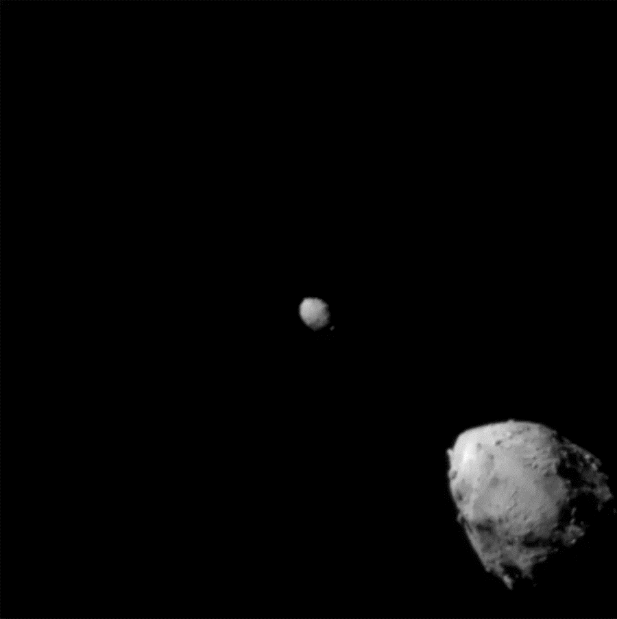 撞击前2.5分钟DART航天器所拍摄的迪弗莫斯。本文图片均来自NASA官网