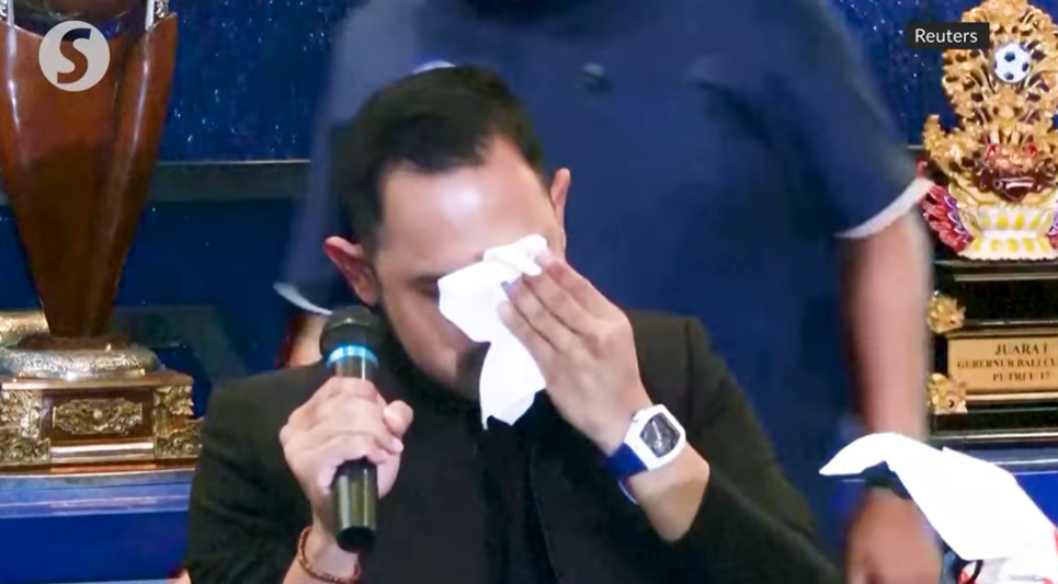 吉郎在新闻发布会中落泪