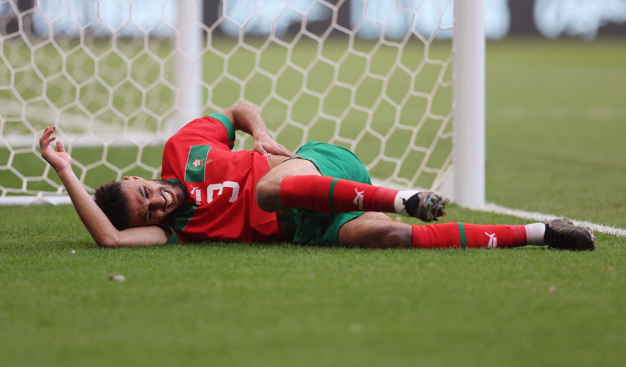 在比赛第51分钟时，摩洛哥后卫马兹拉维在和克罗地亚球员发生身体对抗后完成了一次头球攻门，随后倒地不起