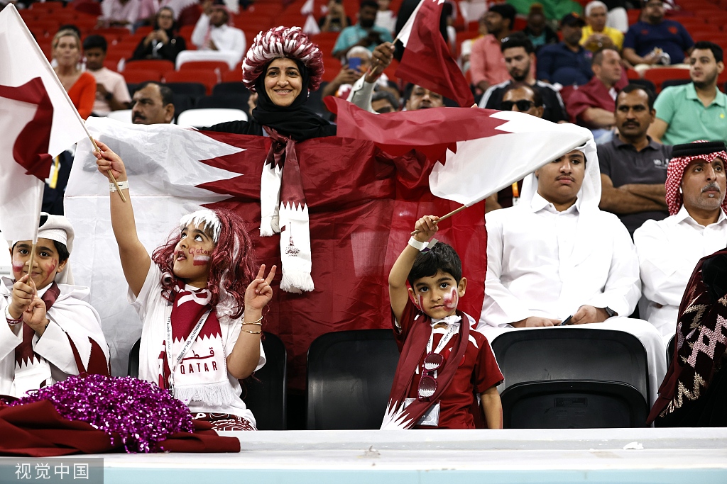 现场支持卡塔尔队的球迷。