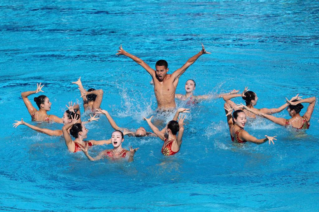 2022年布达佩斯游泳世锦赛花样游泳表演秀。新华社记者郑焕松摄