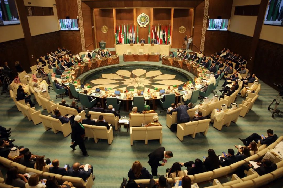 阿盟7日在开罗举行的外长级特别会议上决定，同意恢复叙利亚的阿盟成员国资格。图源：新华社