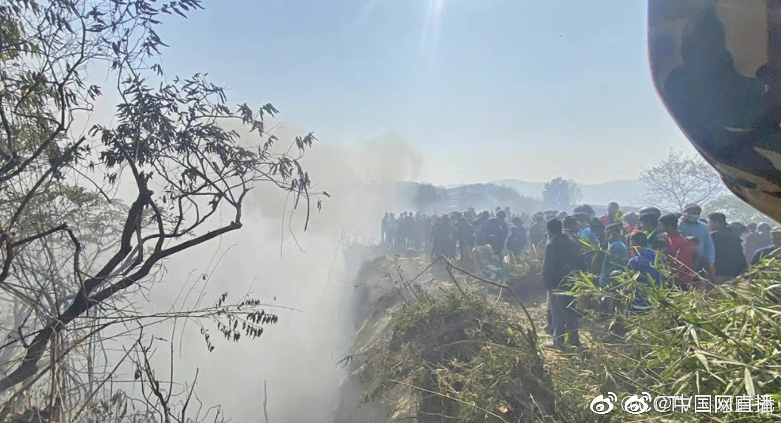 快讯！外媒：载72人客机在尼泊尔坠毁，目前已找到16具遇难者遗体