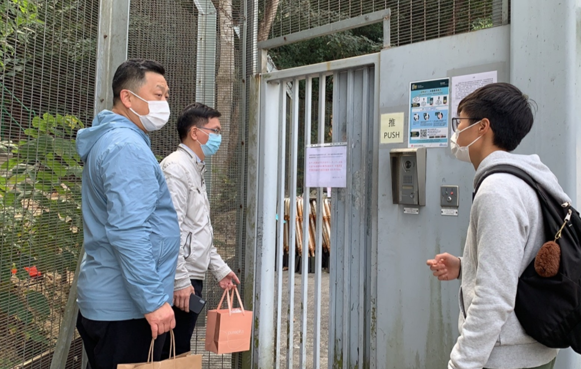 香港将人道处理约2000只涉疫仓鼠 有动保人士跑到渔护署大门口去阻拦