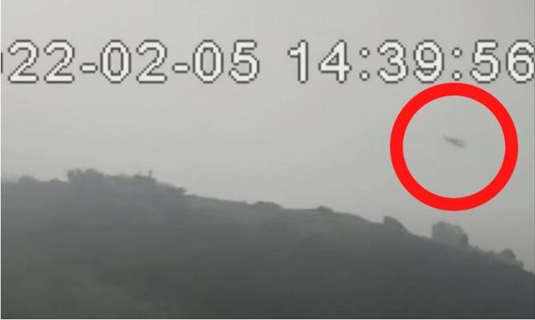 东引岛民宅顶楼监控器2月5日拍到一架飞机飞过（图片来源：《联合报》）