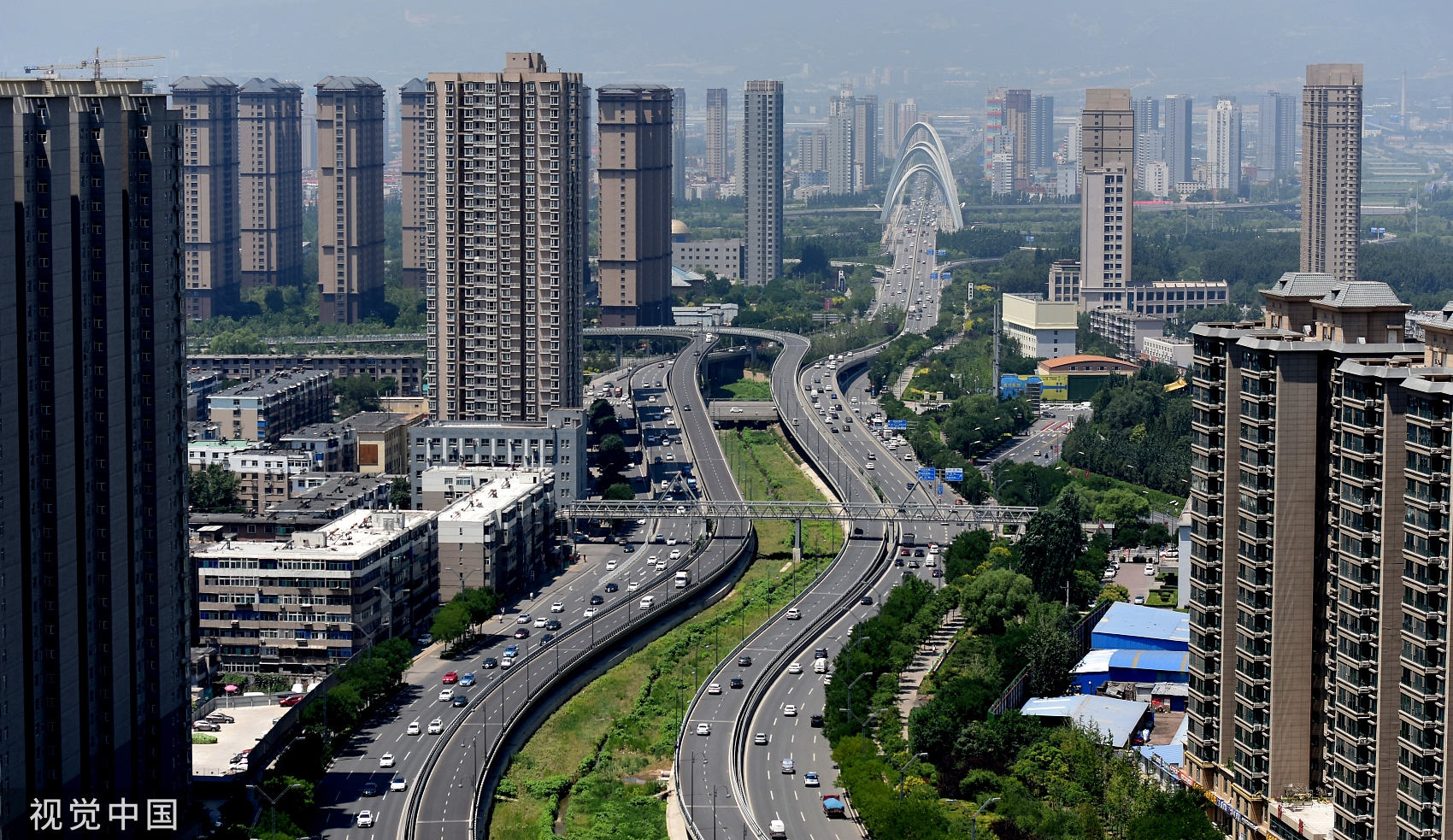 太原，城市地标北中环桥  图源：视觉中国