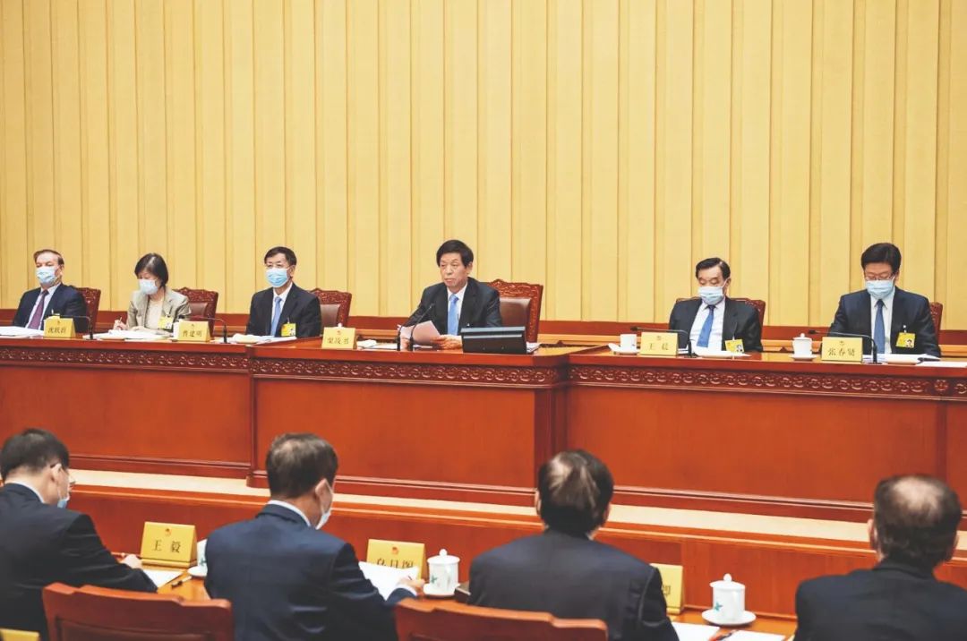 2020年11月11日，十三届全国人大常委会第二十三次会议在京闭幕，表决通过《退役军人保障法》。高洁摄