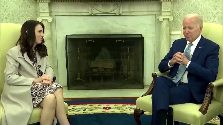 美国总统拜登在白宫会见到访的新西兰总理阿德恩（图）