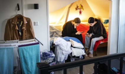 乌克兰难民寄宿在外国家庭（图源：荷兰NU新闻网）