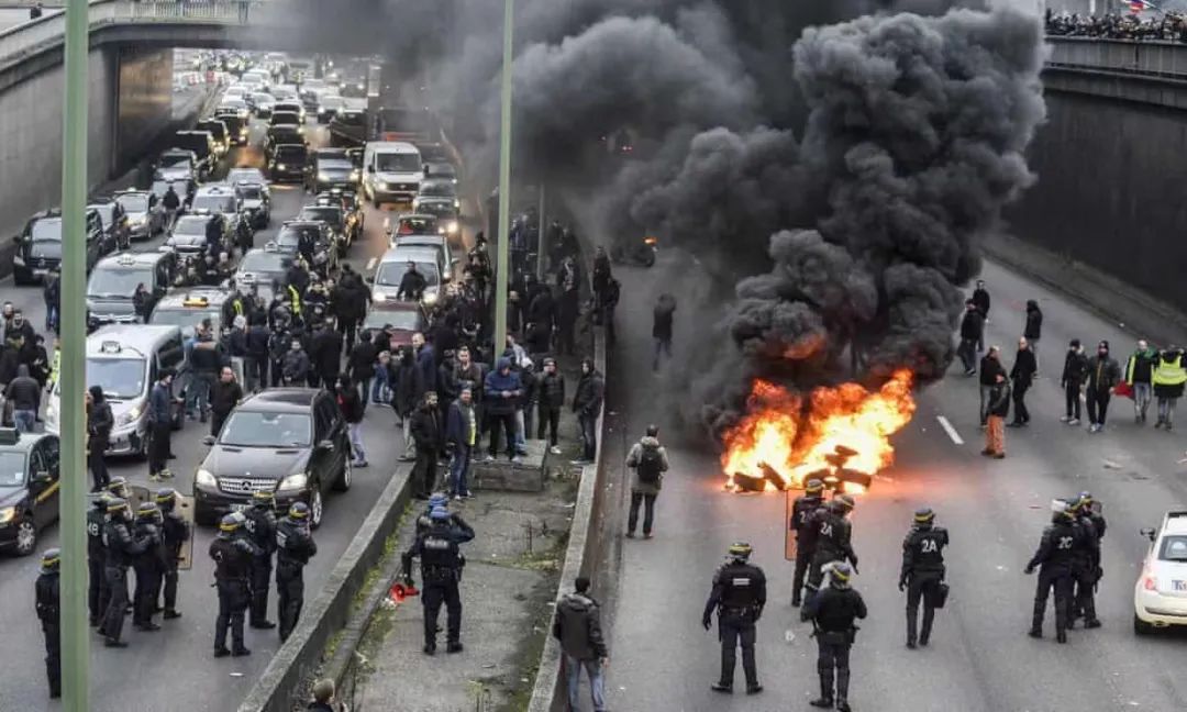 ·法国多次爆发反优步抗议活动。