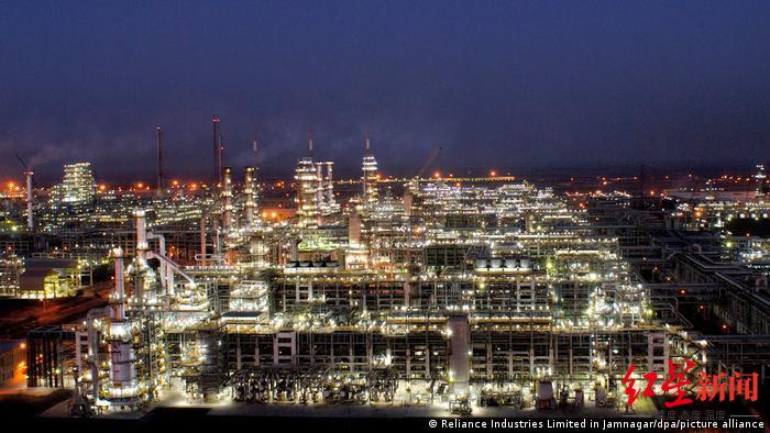 ▲印度贾姆纳格尔的炼油厂是世界上最大的炼油厂