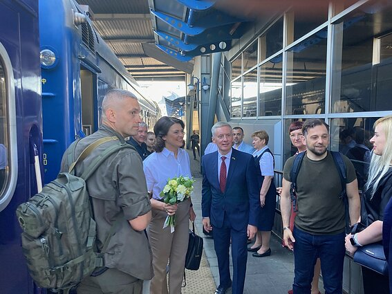 立陶宛总统夫人抵达乌克兰，图源：LRT