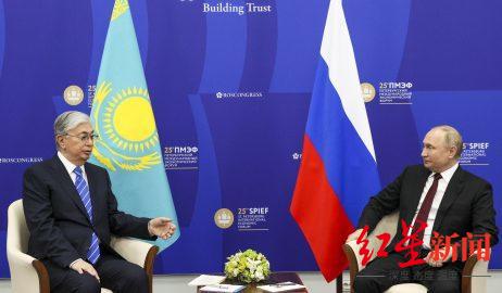 ▲今年6月17日，圣彼得堡经济论坛国际上托卡耶夫和普京会谈