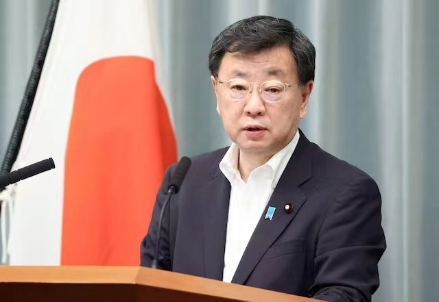 被问“是否支持佩洛西访台”，日本内阁官房长官又说“无法发表评论”