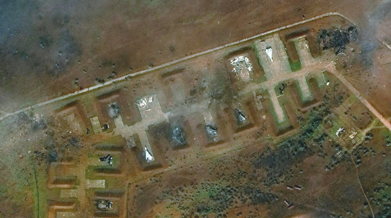 萨基基地爆炸后的卫星照片。