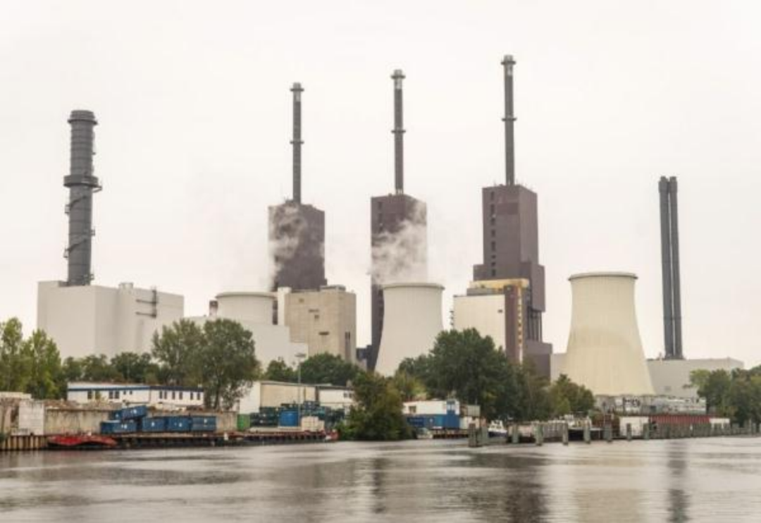 9月8日，德国柏林市郊的一座热电厂 图源：新华社