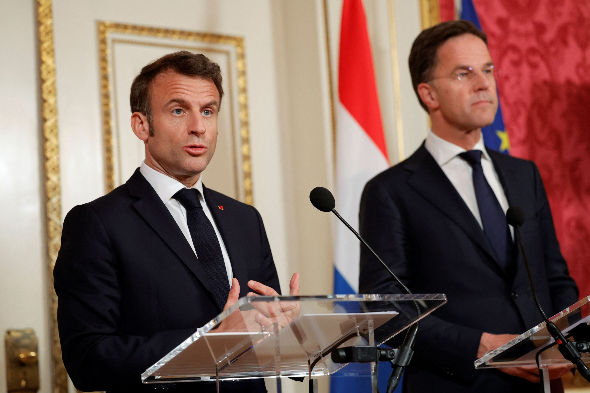 当地时间4月12日，法国总统马克龙同荷兰首相吕特召开联合记者会 图自路透社